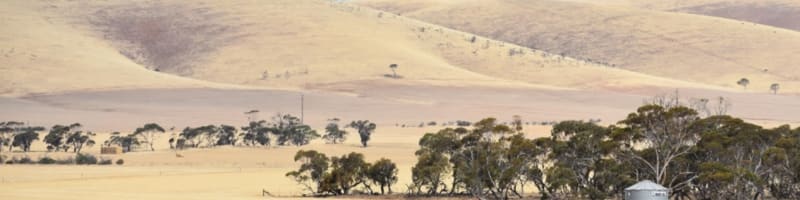 'How can connectedness be achieved in hub-and-spoke organisations?'